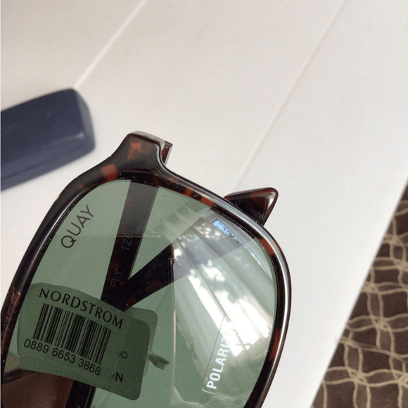 NEW ! on the Fly POLARIZED Quay Australia Brown Sunglasses with Green Lenses